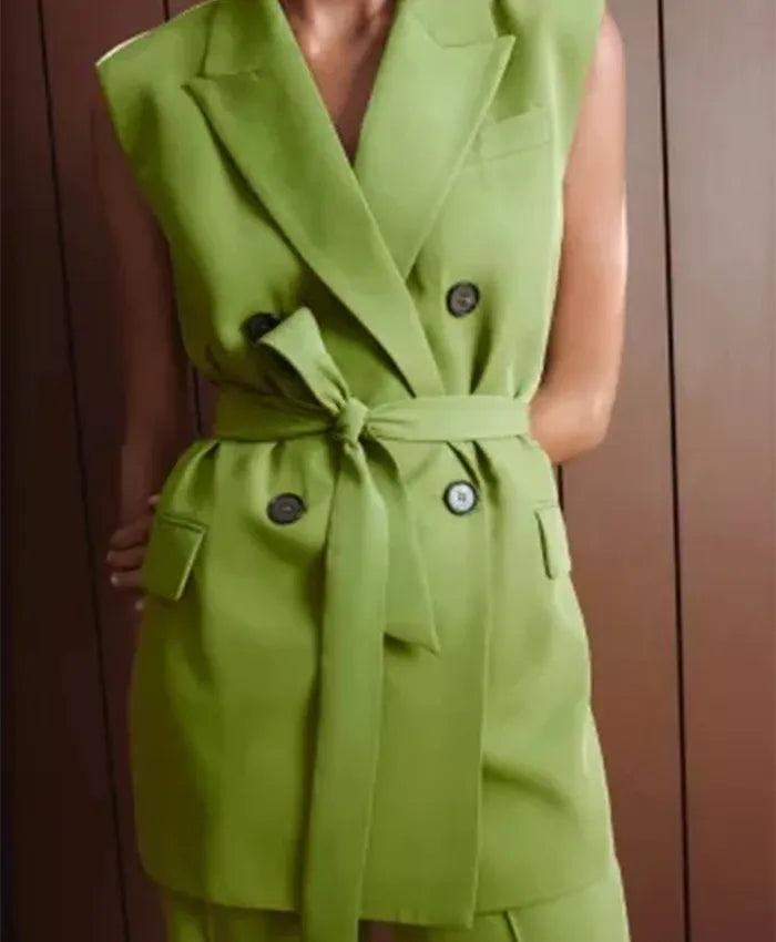 Céline Menville S03 green suit