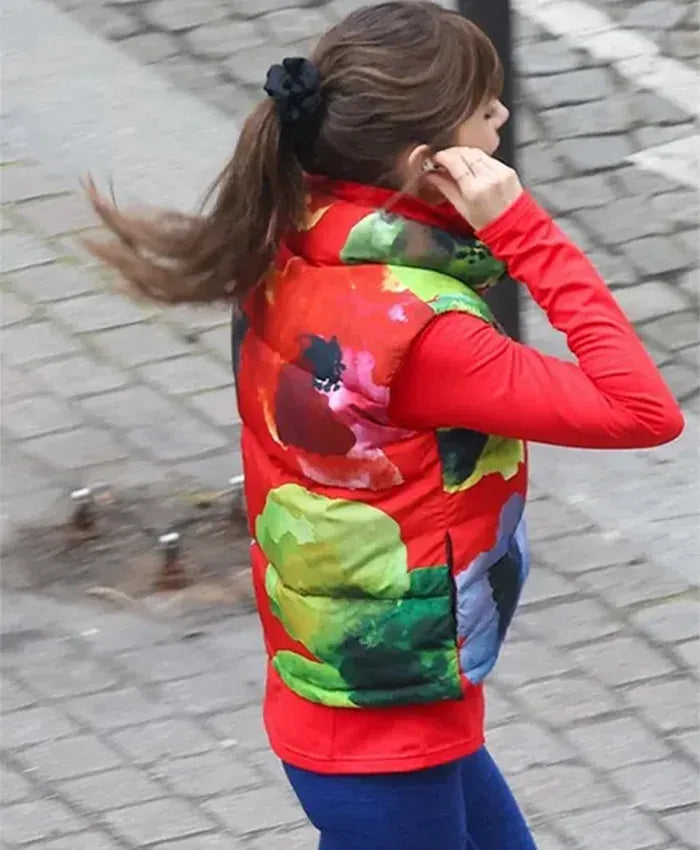 Lily Collins S04 reunion vest